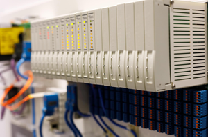 Mpanara-maso Logic programmable (PLC): famaritana, karazana, fitsipika miasa ary fampiharana